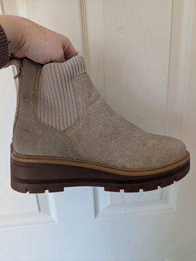 Timberland Women's Chelsea Boot in Taupe 7.5